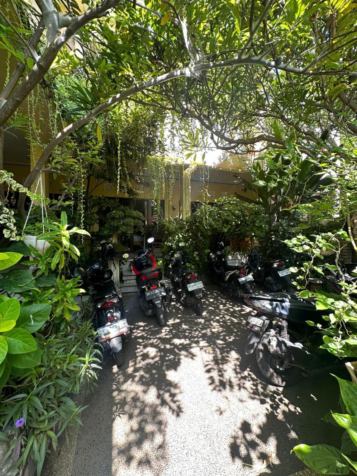 Sari Buana Bed & Breakfast Kuta  Ngoại thất bức ảnh