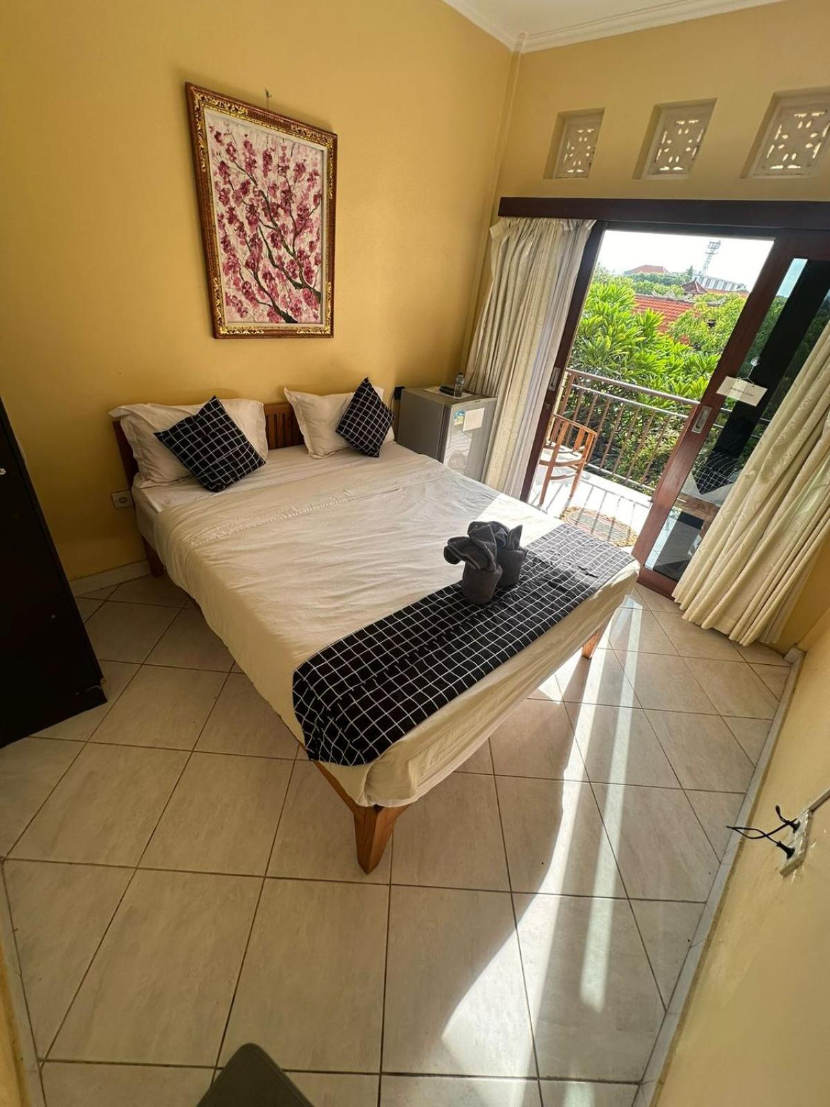 Sari Buana Bed & Breakfast Kuta  Ngoại thất bức ảnh