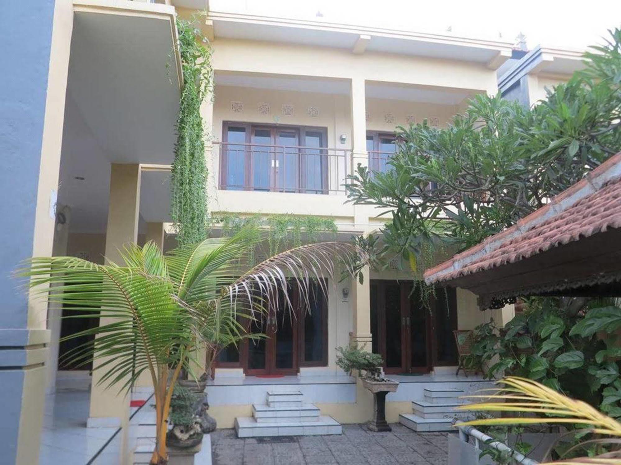 Sari Buana Bed & Breakfast Kuta  Ngoại thất bức ảnh