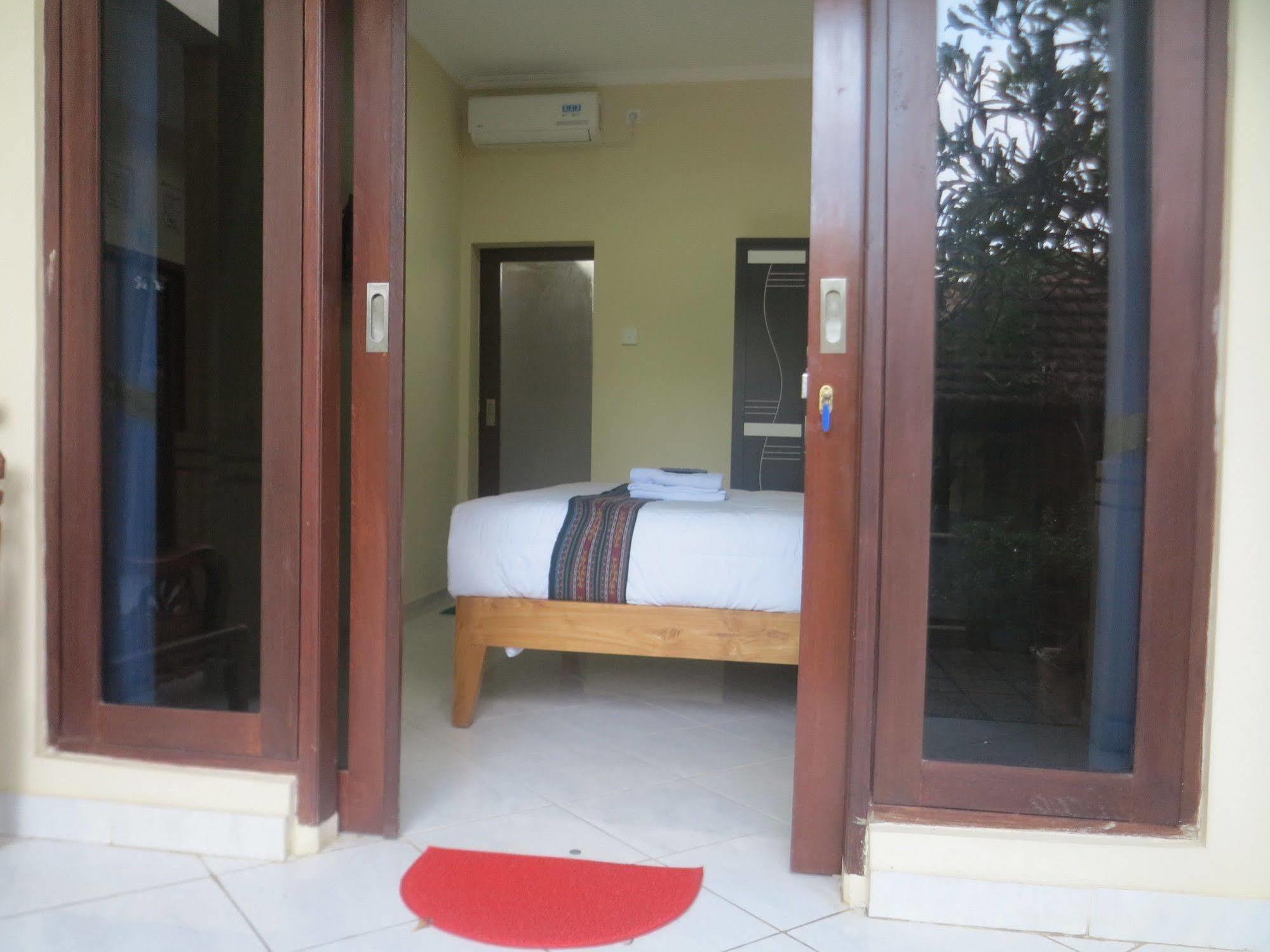 Sari Buana Bed & Breakfast Kuta  Ngoại thất bức ảnh