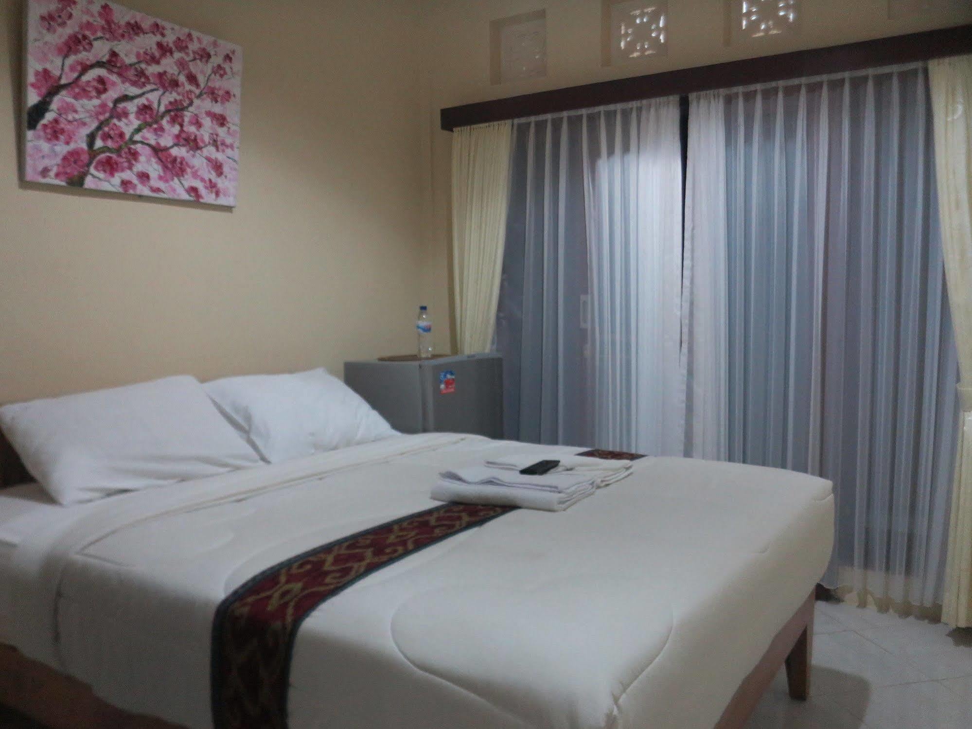 Sari Buana Bed & Breakfast Kuta  Ngoại thất bức ảnh